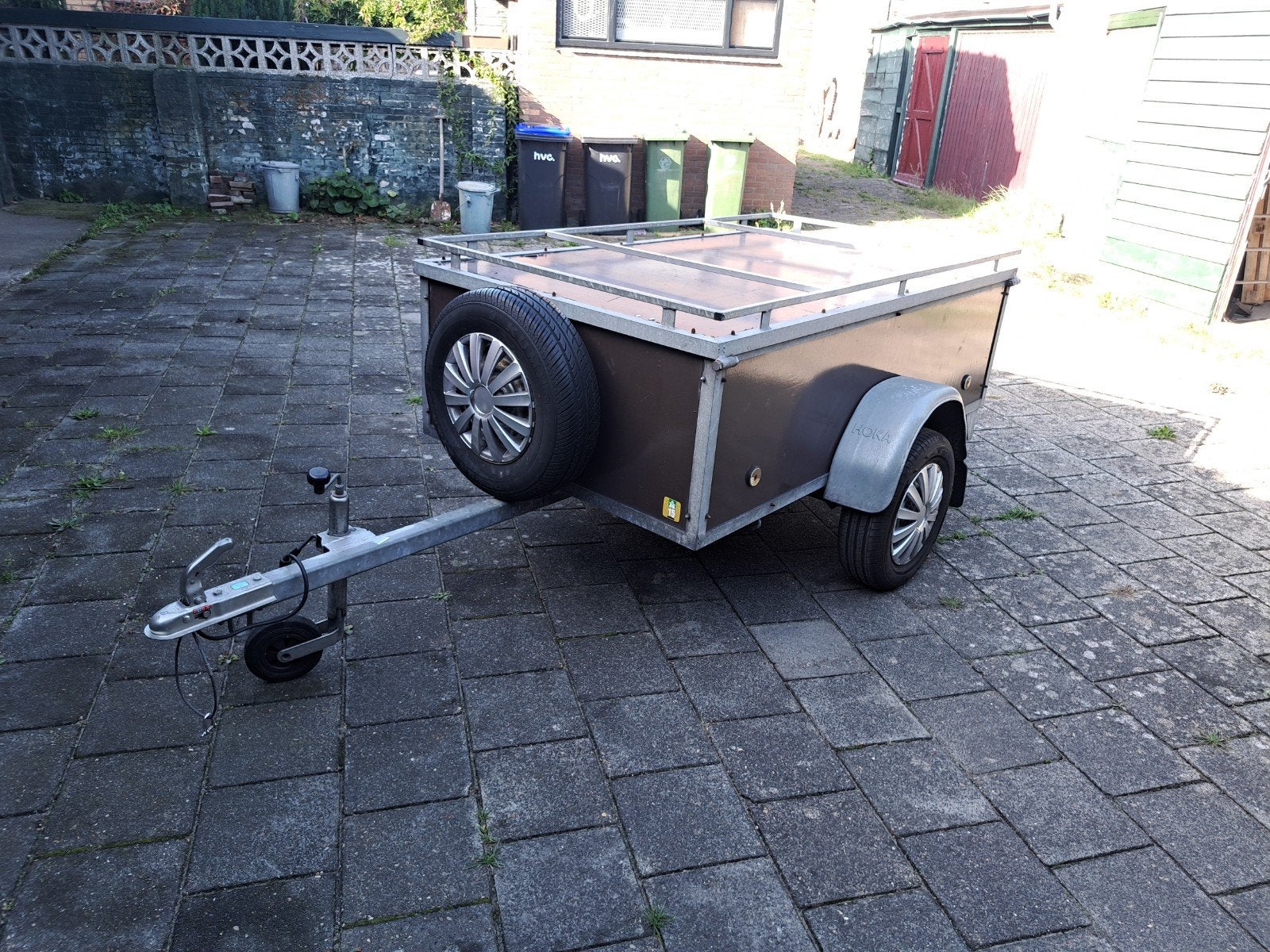 Compacte aanhanger met deksel en imperiaal, Ophalen, Gebruikt