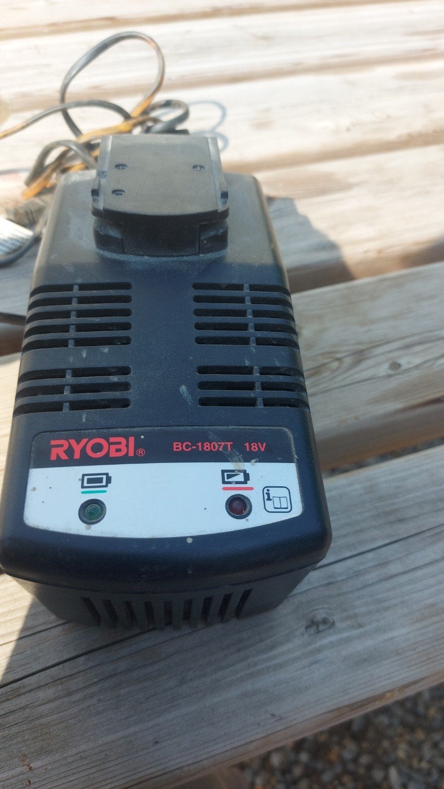 gezocht Ryobi 18V Acculader BC-1807T, Ophalen of Verzenden, Gebruikt, Overige merken, Overige typen