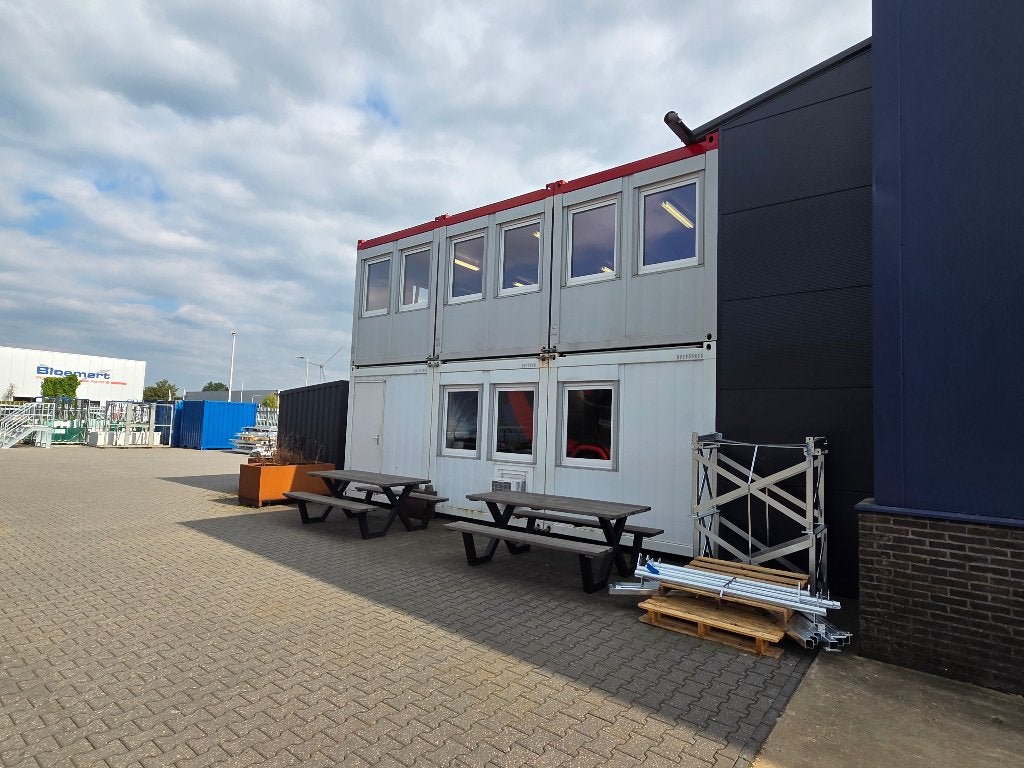 Conainex units: kantoor en kantine, Ophalen