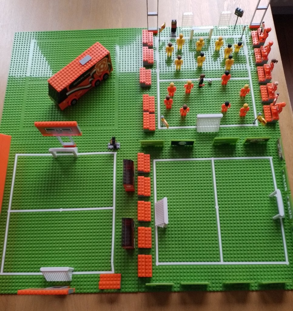Plus Bricks Voetbalstadion met veel onderdelen, Ophalen of Verzenden, Gebruikt, Compleet