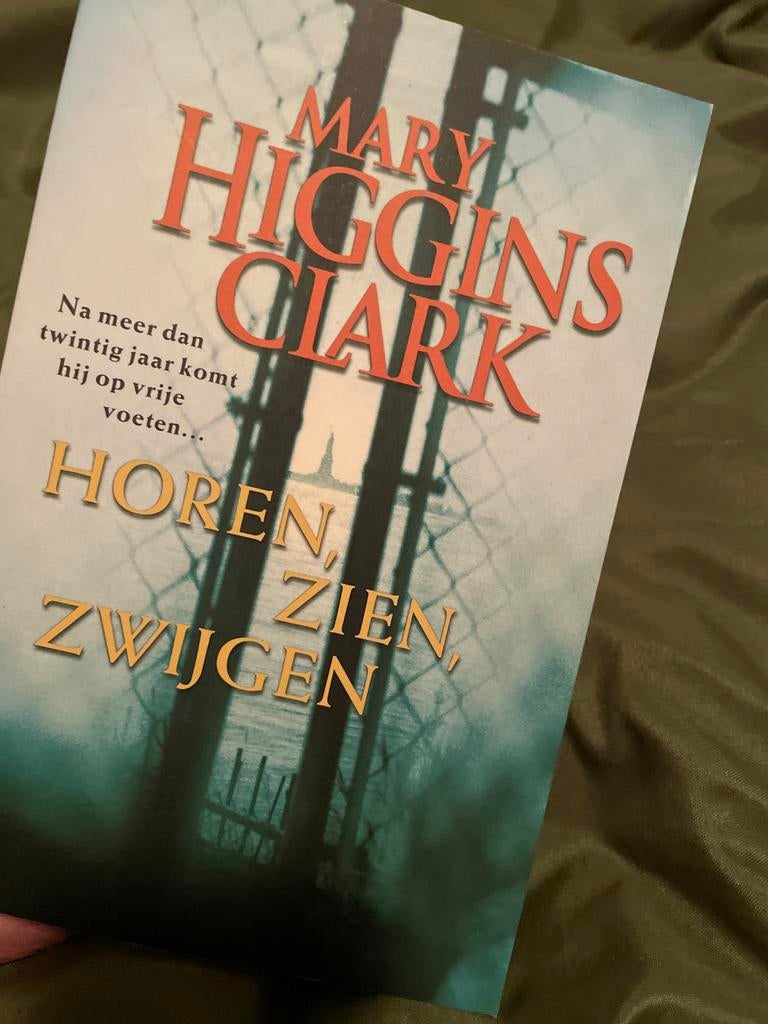 Horen, Zien, Zwijgen - Mary Higgins Clark, Ophalen of Verzenden, Gelezen, Amerika