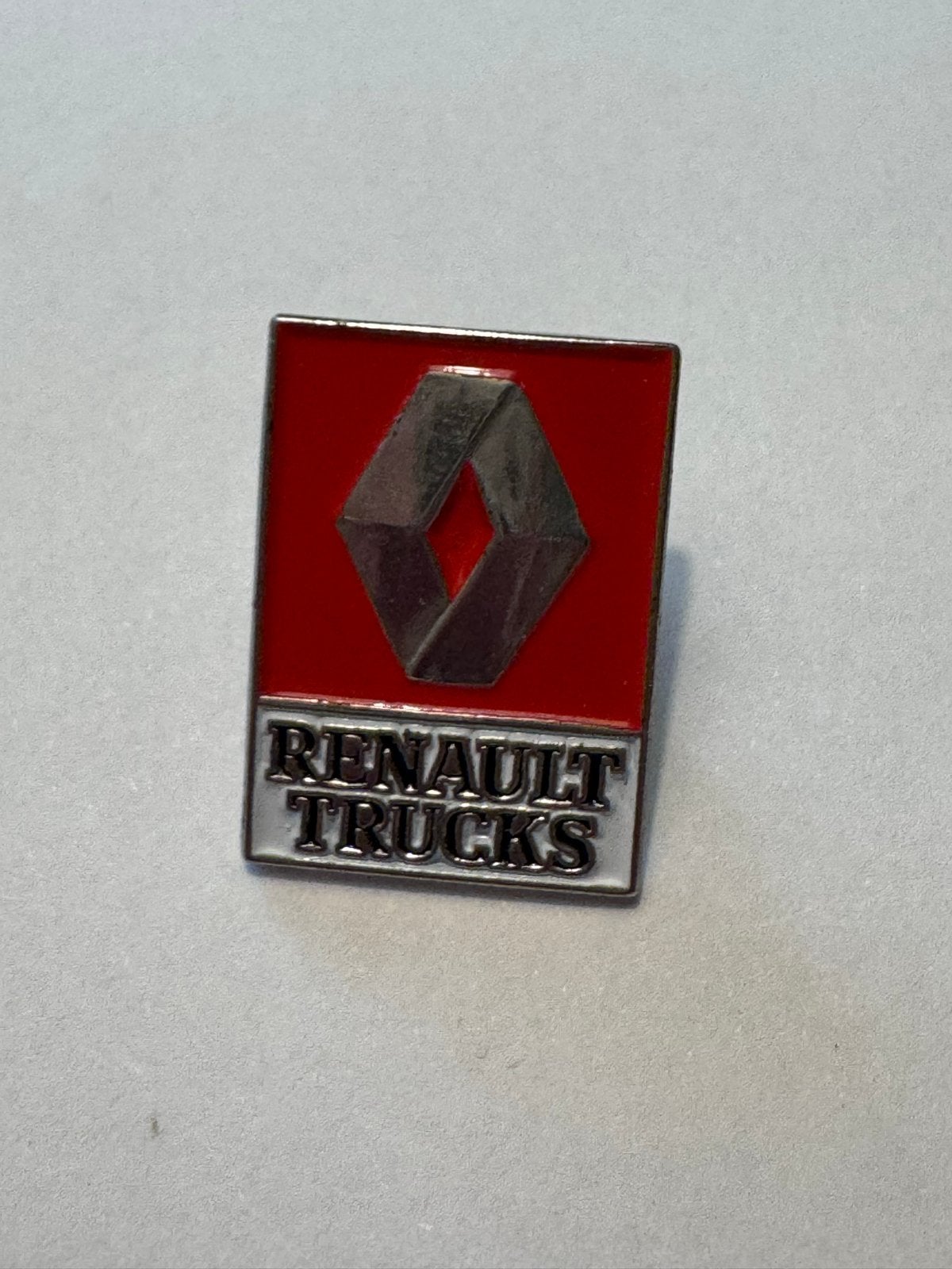 Vintage Renault Trucks Speldje - Klassiek Bedrijfslogo, Ophalen of Verzenden, Gebruikt, Merk, Speldje of Pin
