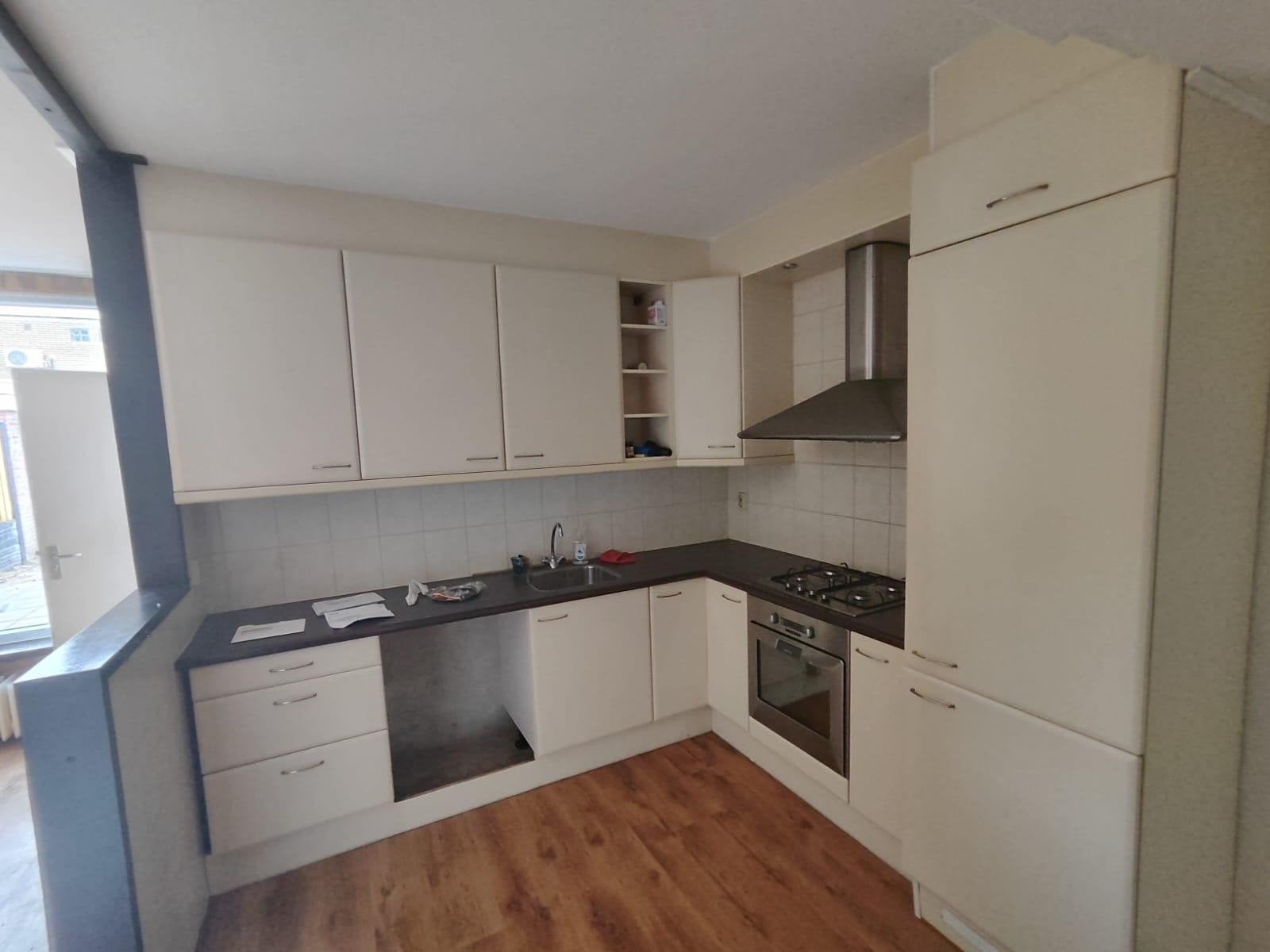 Complete keuken met nieuwe gasplaat, Ophalen, Gebruikt, Wit, Hoekkeuken