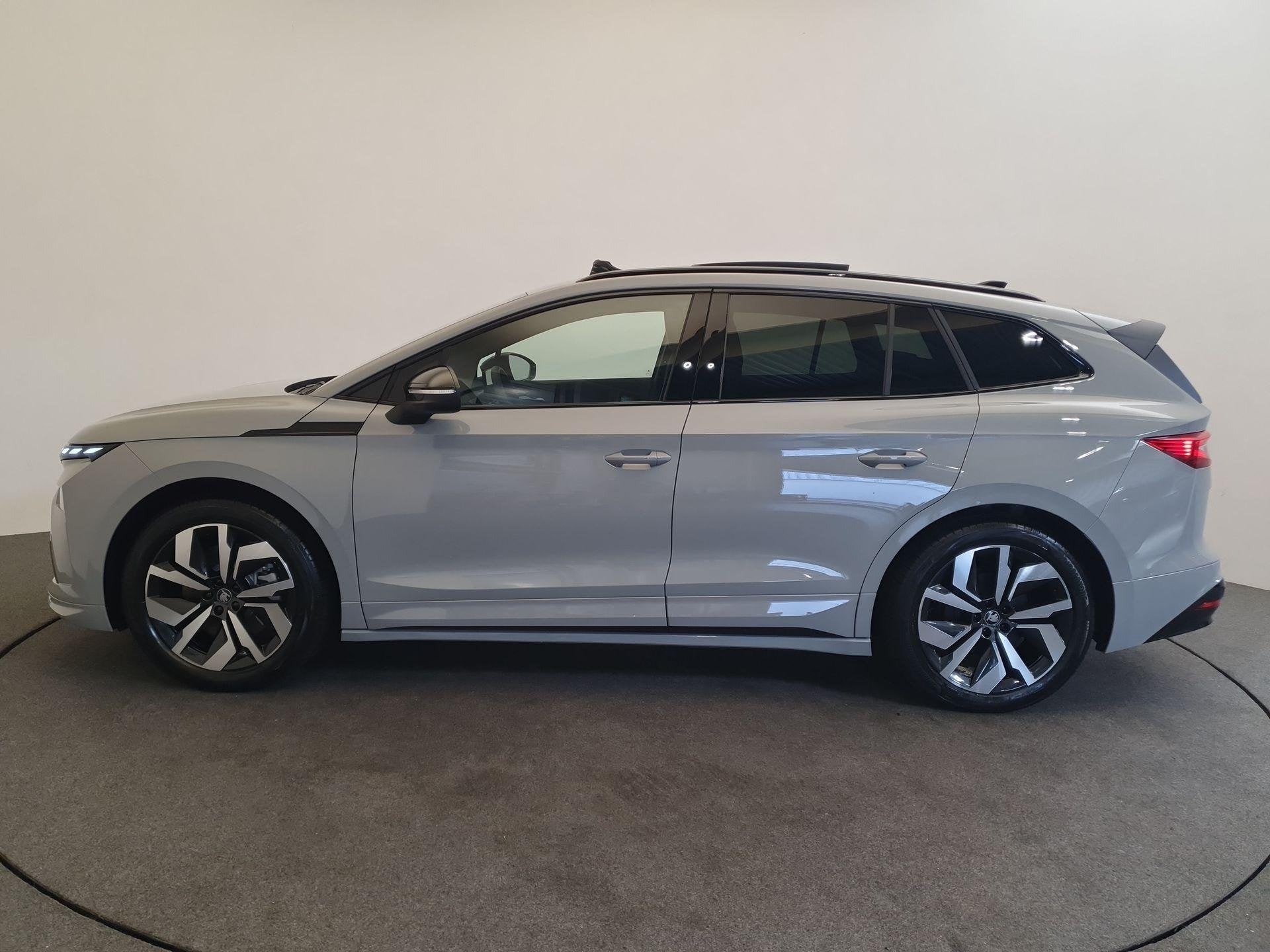 SKODA Enyaq 85 Sportline 82 kWh 286pk 2.000kg trekgewicht, P, Auto's, 12 maanden, 510 min, Zwart, 82 kWh
