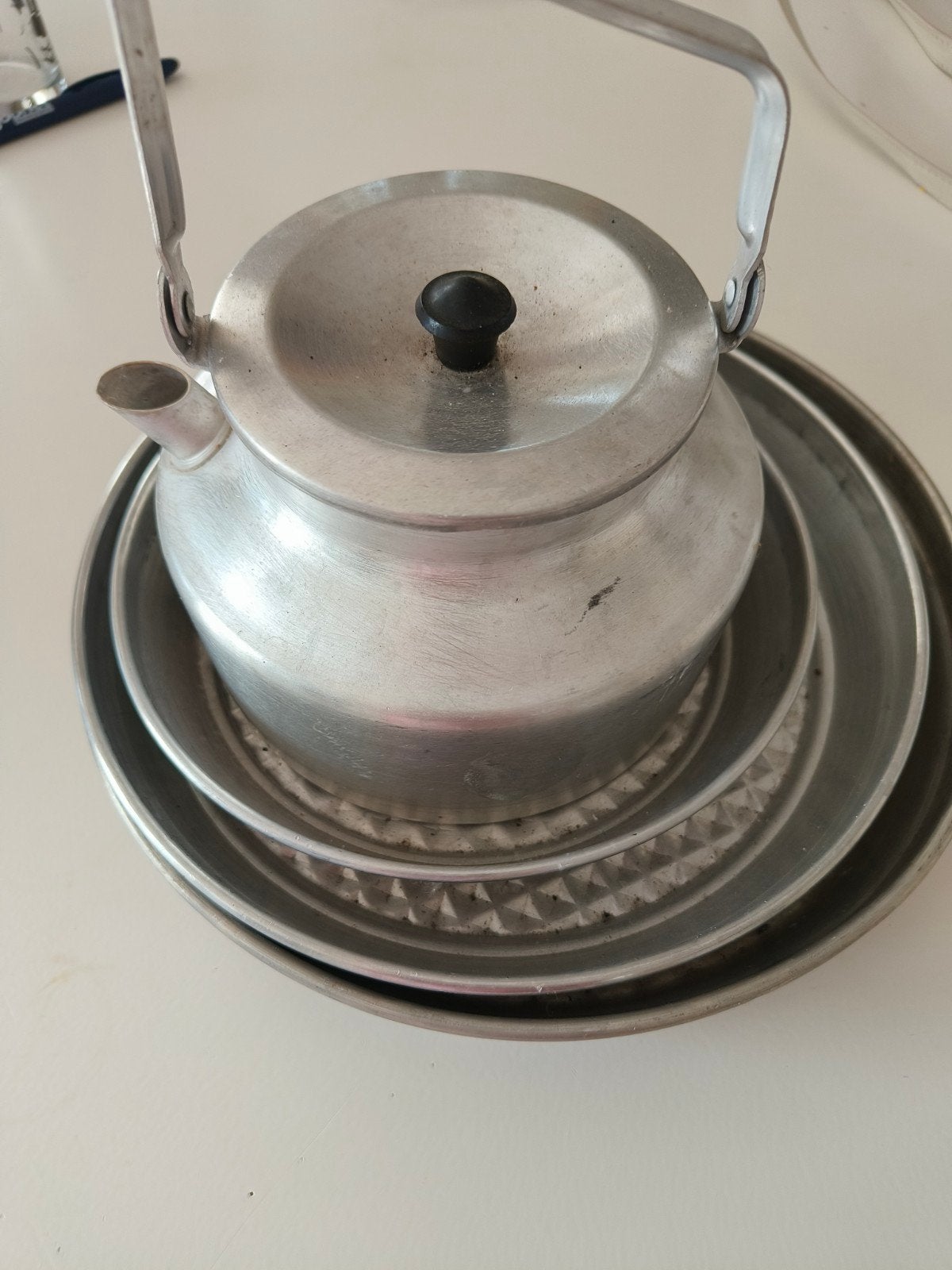 Camping kookset: waterketel en 3  pannen/blikken, Ophalen of Verzenden