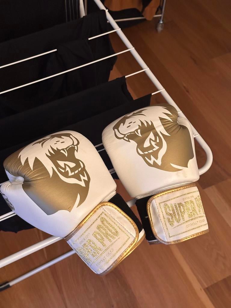 Super Pro Combat Gear Bokshandschoenen en Scheenbeschermers, Ophalen of Verzenden, Zo goed als nieuw, Bokshandschoenen