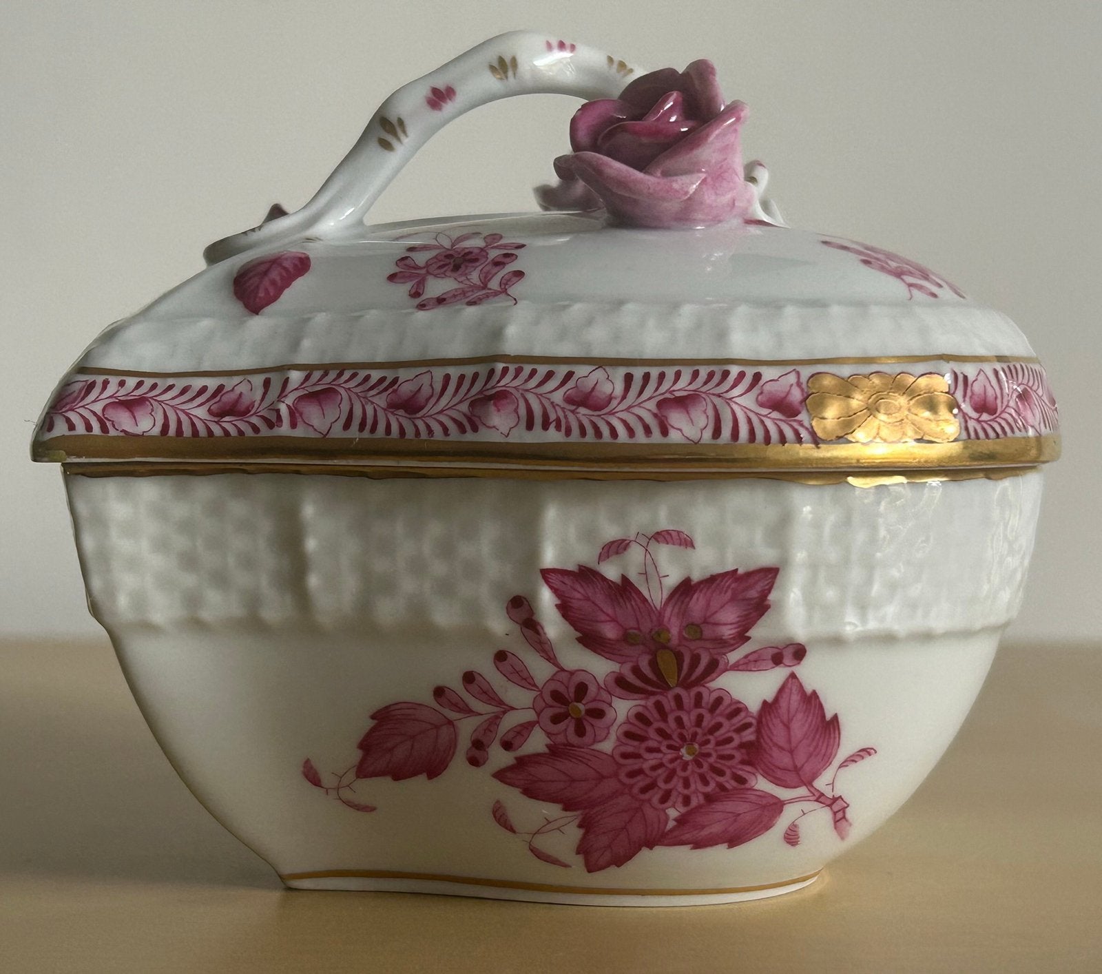 Herend Hungary apponyi pink hartvormige bonbondoos, Verzenden
