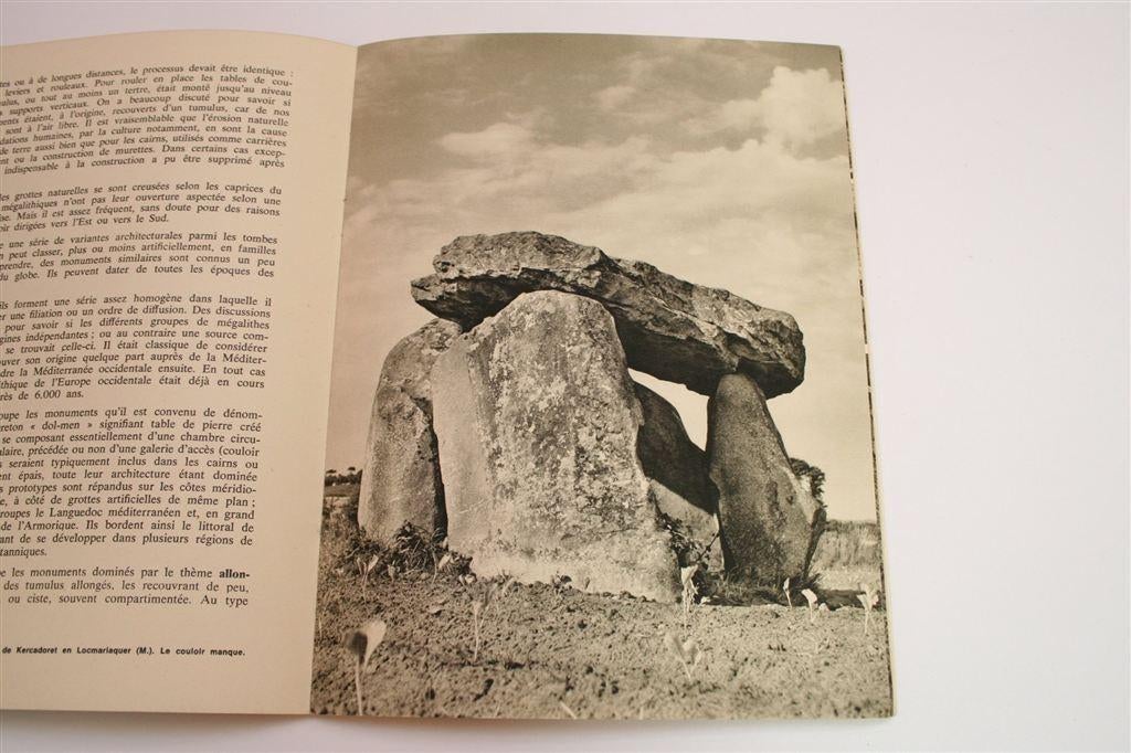 Menhirs & Dolmens in Bretagne [1970] — Fotoboek Le Doaré, Ophalen of Verzenden, Gelezen, Europa