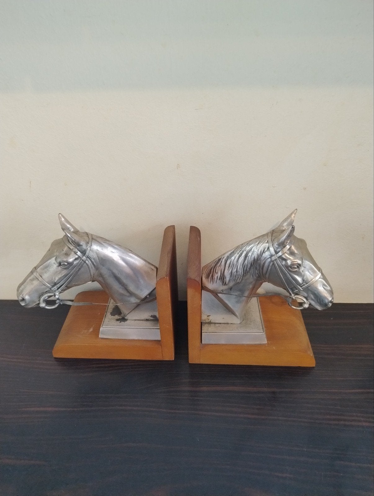 Vintage boekensteunen paardenhoofden metaal en hout, Vintage, Gebruikt, Ophalen of Verzenden, Metaal