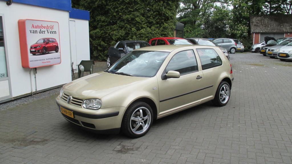 Volkswagen Golf 1.6-16V Trendline, Voorwielaandrijving, Stof, Gebruikt, Zwart