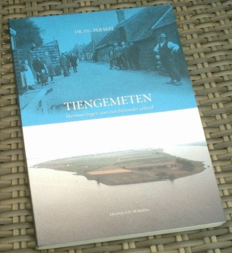 Tiengemeten. Herinneringen aan een bijzonder eiland. Perneel, Ophalen of Verzenden, Zo goed als nieuw