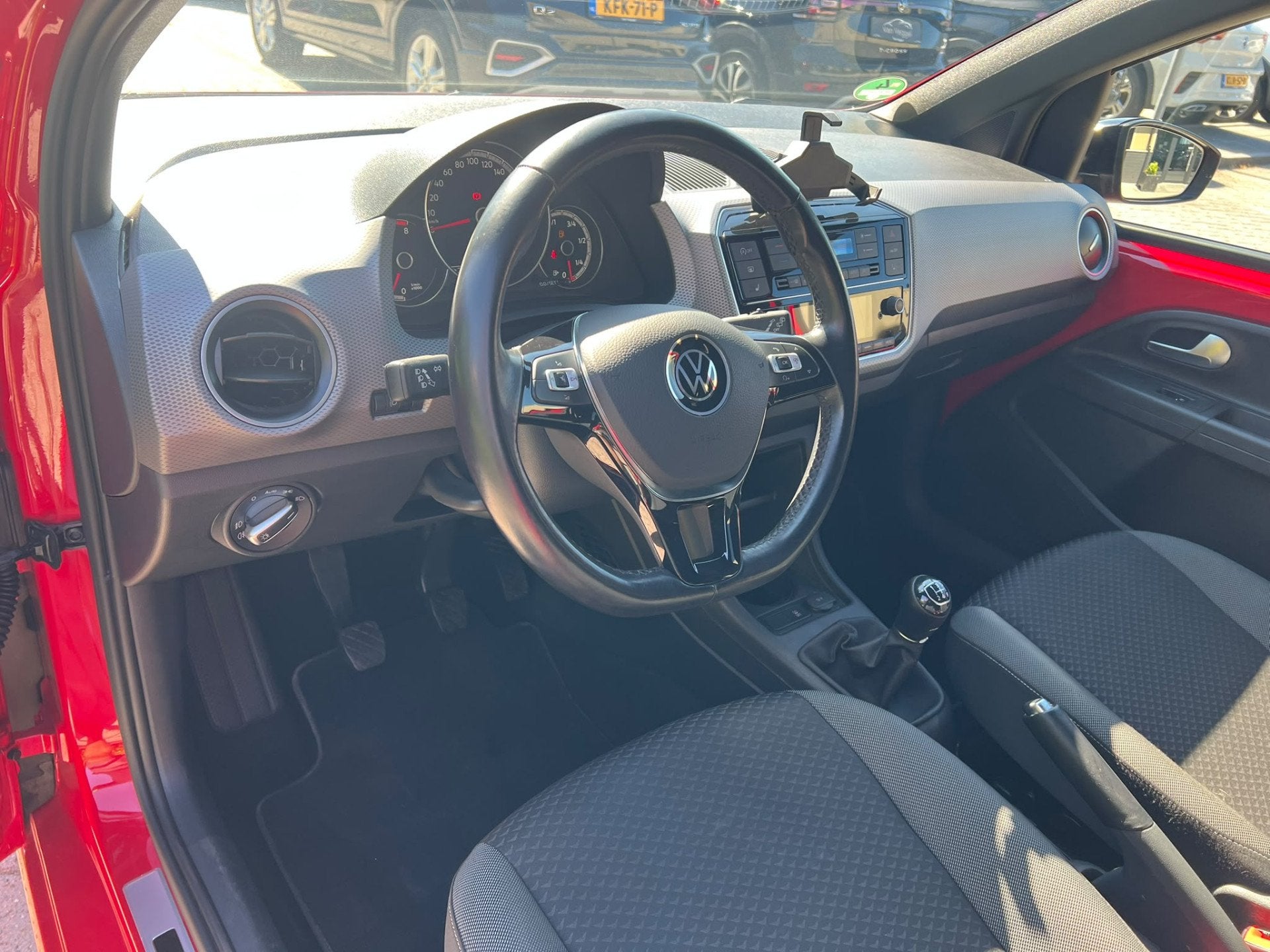 Foto 2 van Volkswagen up! 1.0 airco, multi stuur, stoelverw (bj 2022)