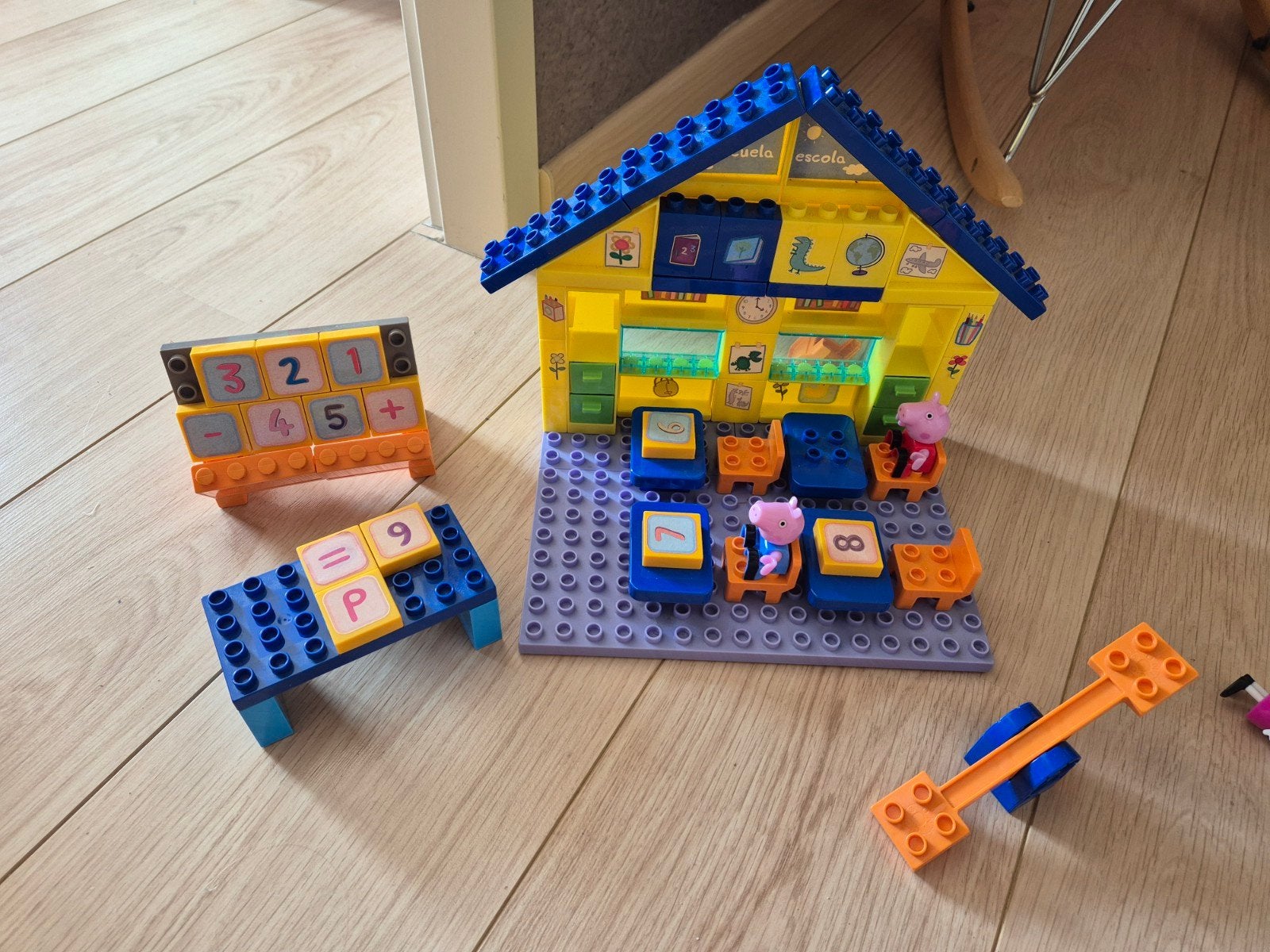 Peppa big school, Ophalen