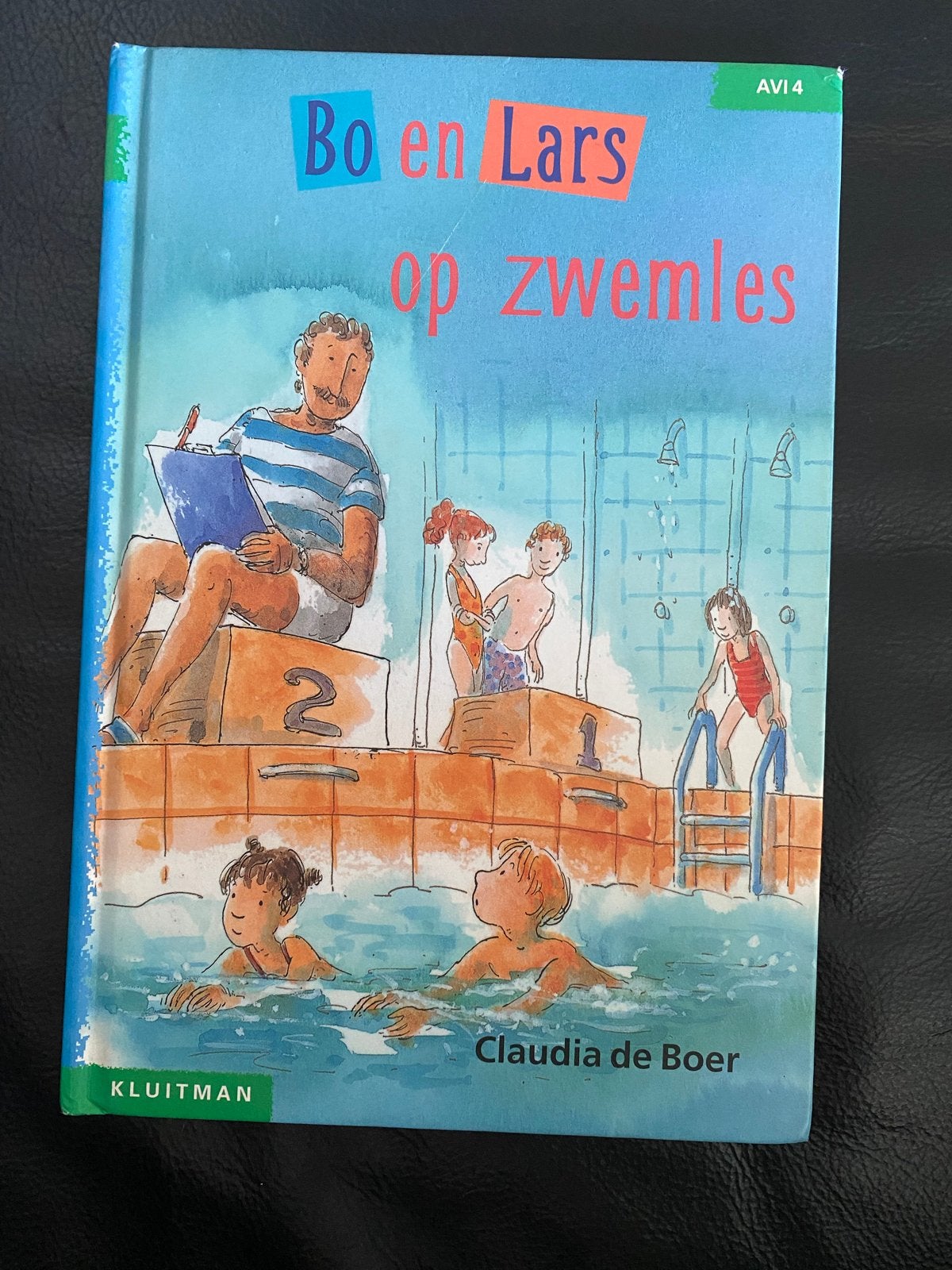 Bo en Lars op zwemles - AVI 4 leesboek zgan, Ophalen of Verzenden, Zo goed als nieuw, Fictie algemeen