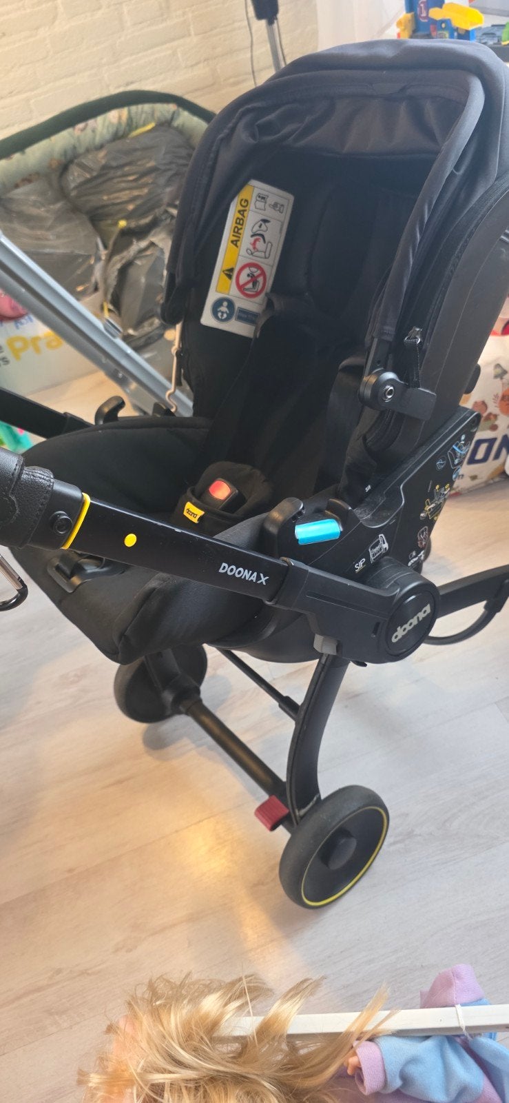 Doona X Autostoeltje/ Kinderwagen 2 in 1 incl. Doona X Isofi, Autogordel of Isofix, Zijbescherming, Zo goed als nieuw, 0 t/m 13 kg