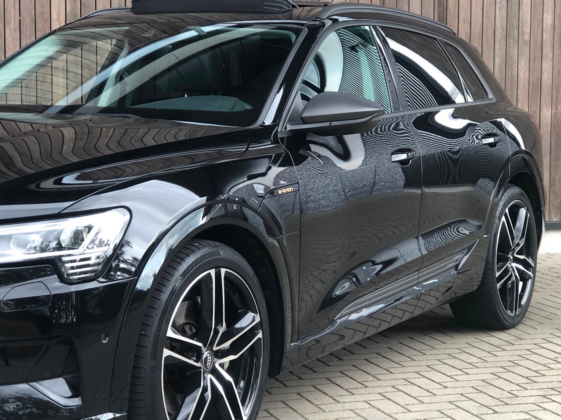 Audi E-tron E-tron 50 quattro Black edition plus 71 kWh, Zwart, Vierwielaandrijving, 193 min, SUV of Terreinwagen