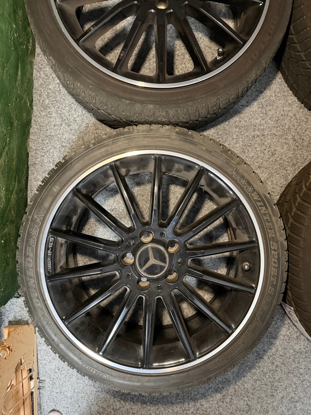 Mercedes-Benz AMG Velgen met Dunlop Winterbanden 225/40R19, Gebruikt, Banden en Velgen, Winterbanden, Personenwagen