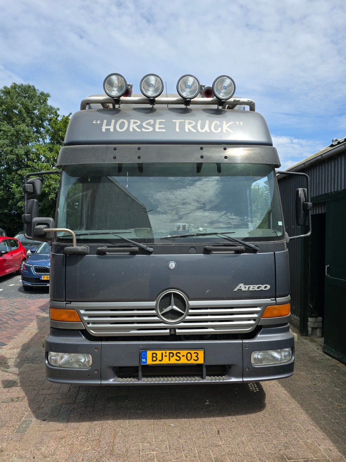Mercedes Atego paarden vrachtwagen, Euro 6, Zwart, Mercedes-Benz, Bedrijf