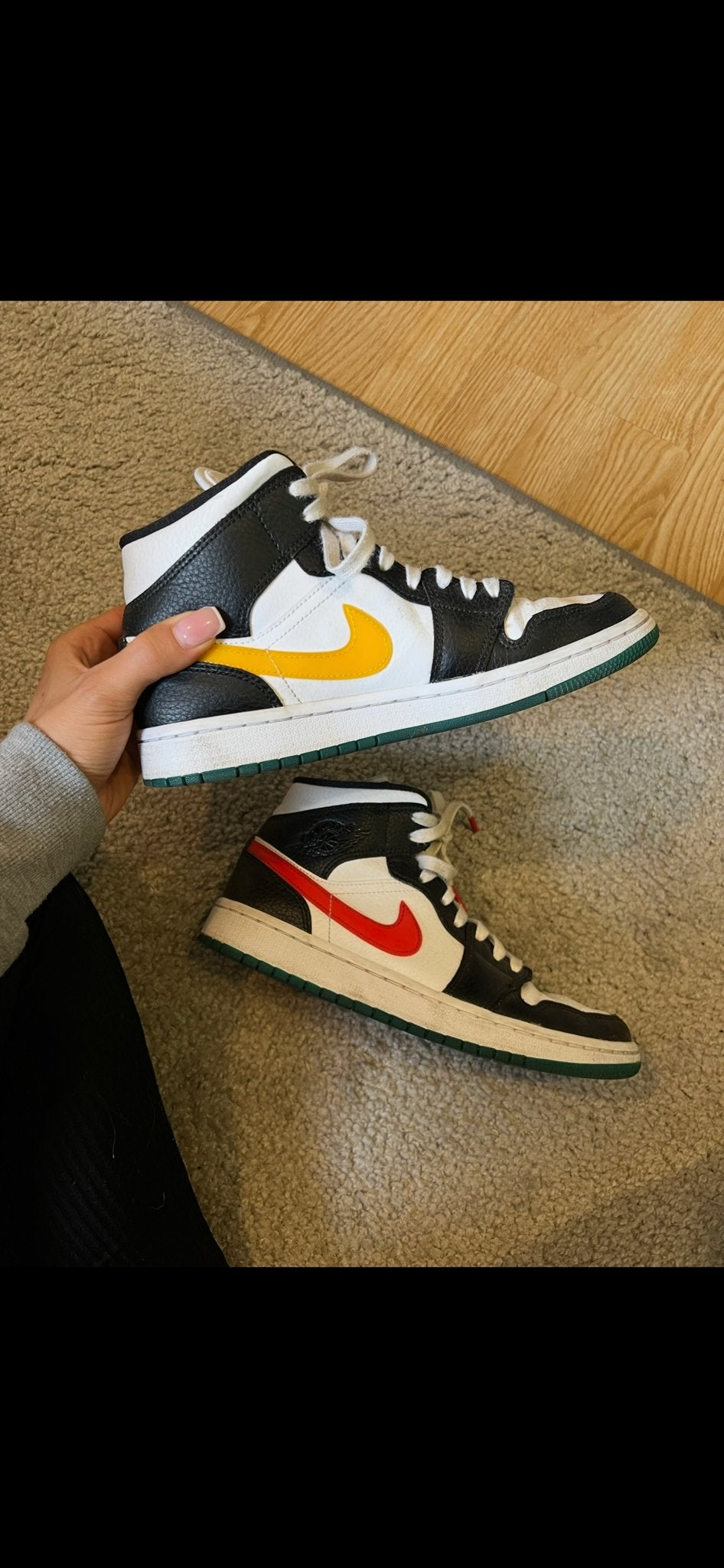 Nike Air Jordan 1 Mid 'Alternate Swooshes, Ophalen of Verzenden, Zo goed als nieuw, Zwart, Sneakers of Gympen