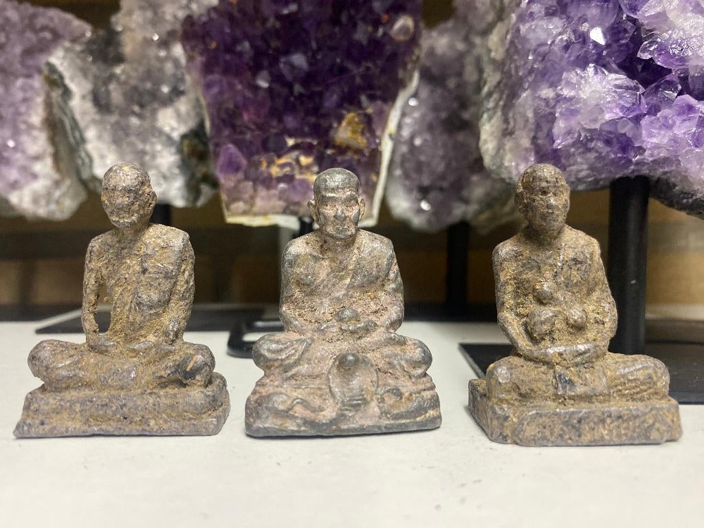 Verzameling 3 verschillende monnik brons beeldjes Thailand, Verzamelen, Religie, Ophalen of Verzenden, Zo goed als nieuw, Beeld(je)
