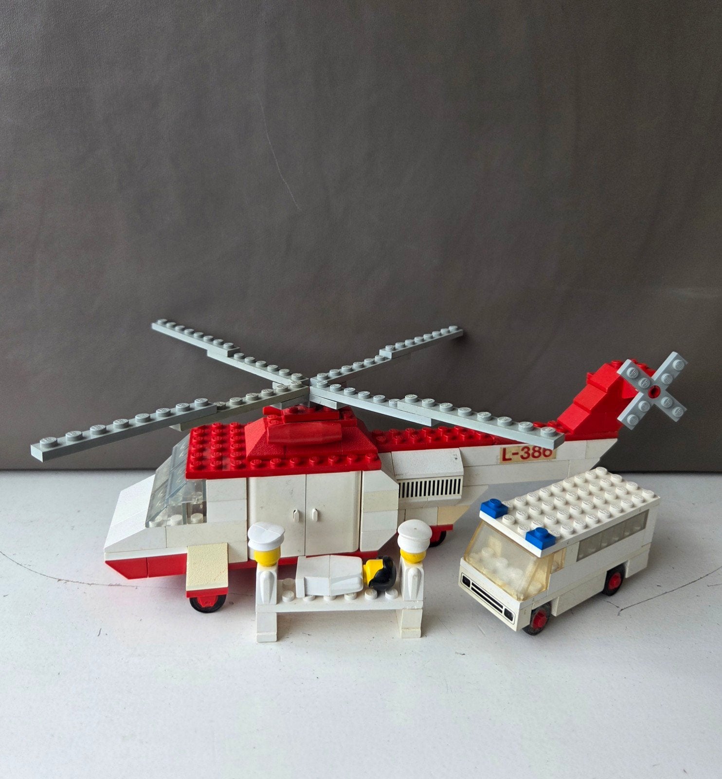 Lego 386 - Red Cross Helicopter and Ambulance, Gebruikt, Lego, Ophalen of Verzenden, Compleet