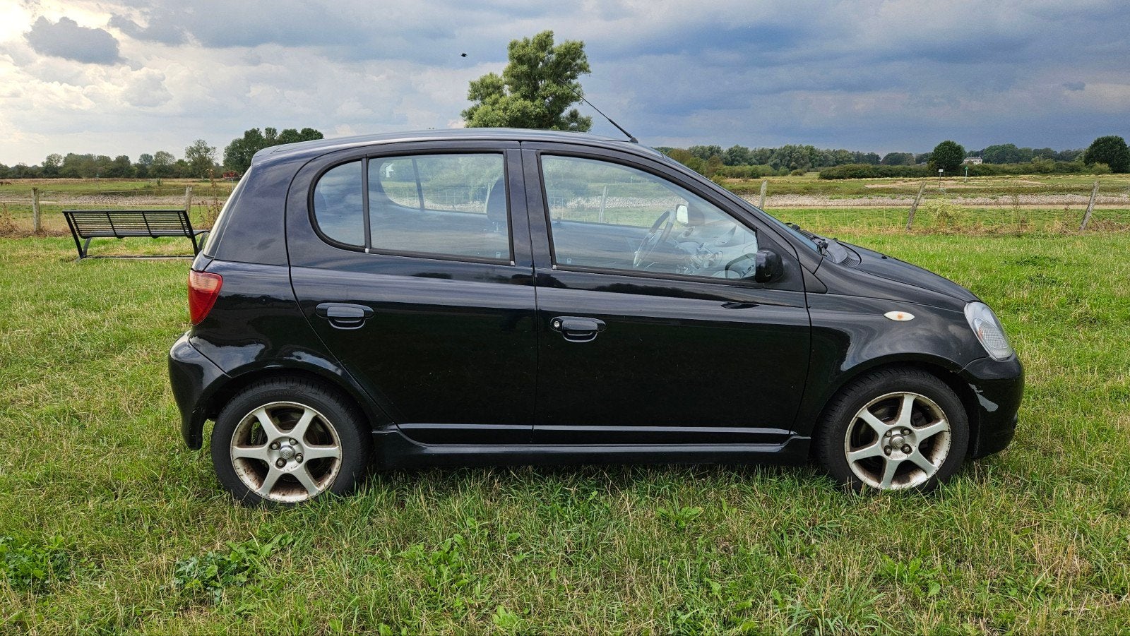 Toyota Yaris 1.5 16V Vvti 5DR T Sport 2001 Zwart, Auto's, Toyota, Voorwielaandrijving, Zwart, 4 cilinders, 400 kg