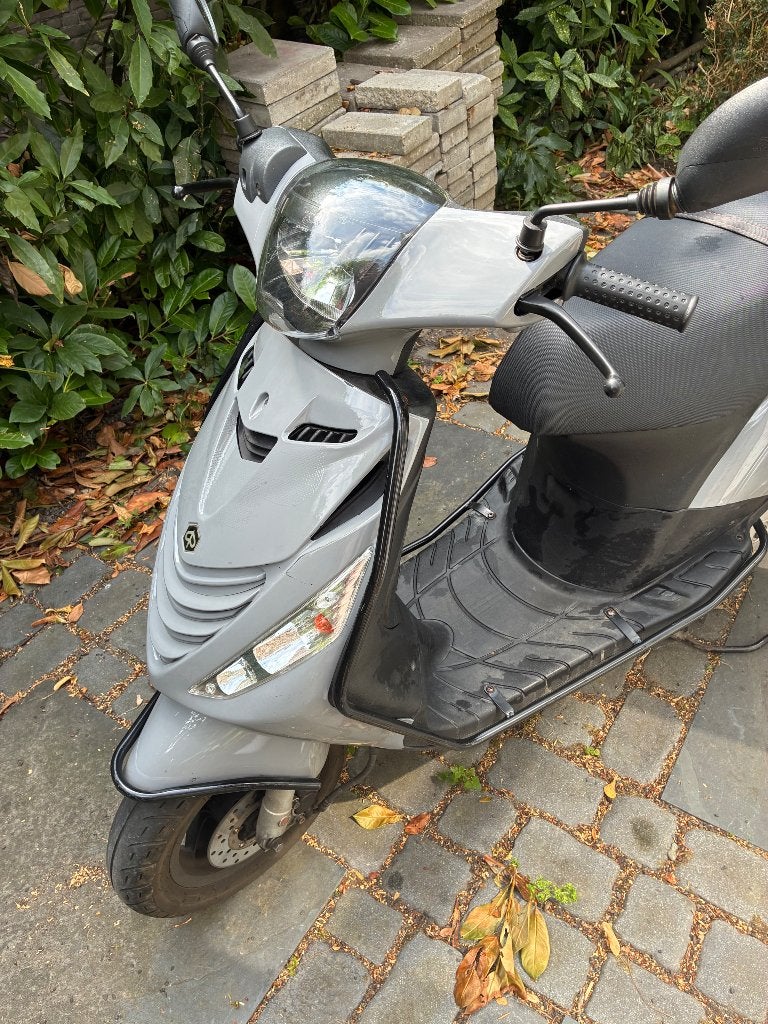 Piaggio Zip 50 Brom 2022 | 9.671 km | 50 cc | prima staat., Fietsen en Brommers, Ophalen, Gebruikt, Maximaal 45 km/u, Zip
