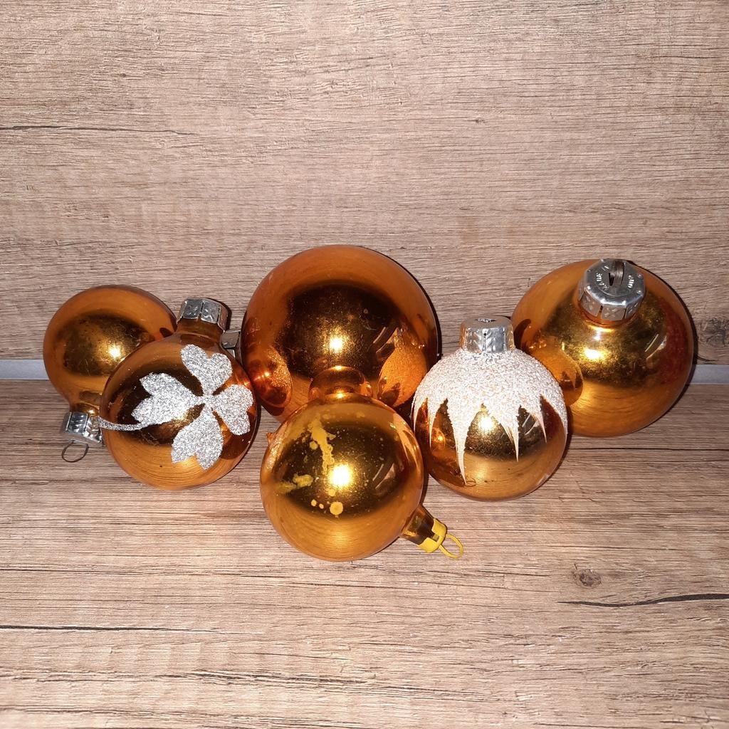 Kerstbal waarvan 2 met afbeelding kerst oud vintage, Ophalen of Verzenden, Zo goed als nieuw