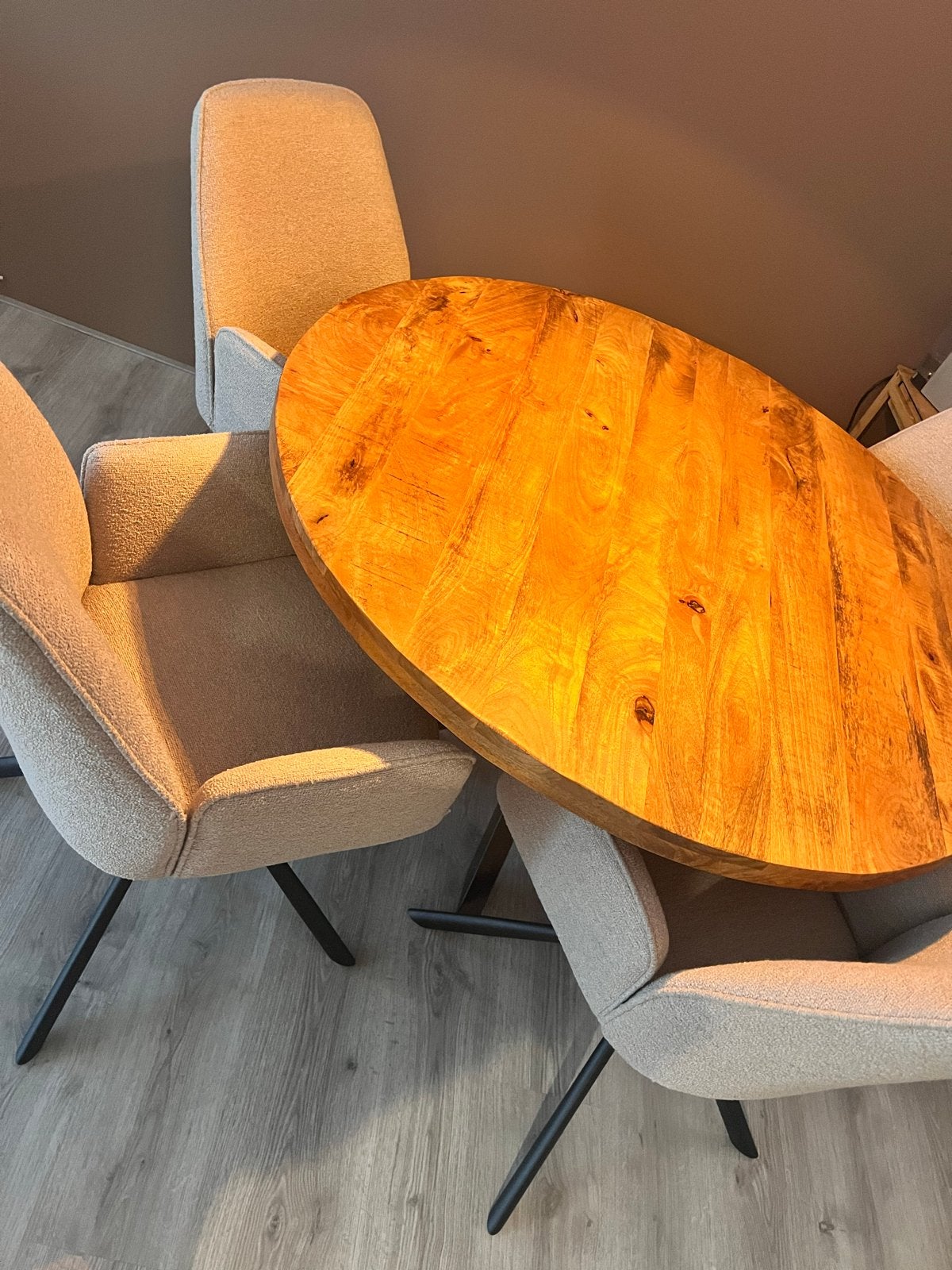 Eettafel (Mangohout)  met 4 draaibare teddy stoelen, Ophalen, Gebruikt, 100 tot 150 cm, Rond