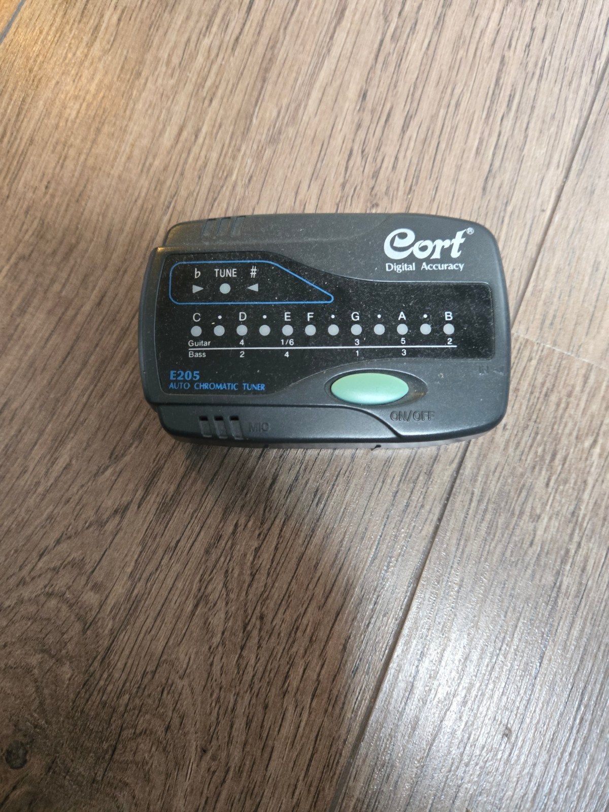 Cort E205 Digitale Chromatische Tuner voor Gitaar/Bas, Muziek en Instrumenten, Ophalen of Verzenden, Gebruikt, Akoestische gitaar