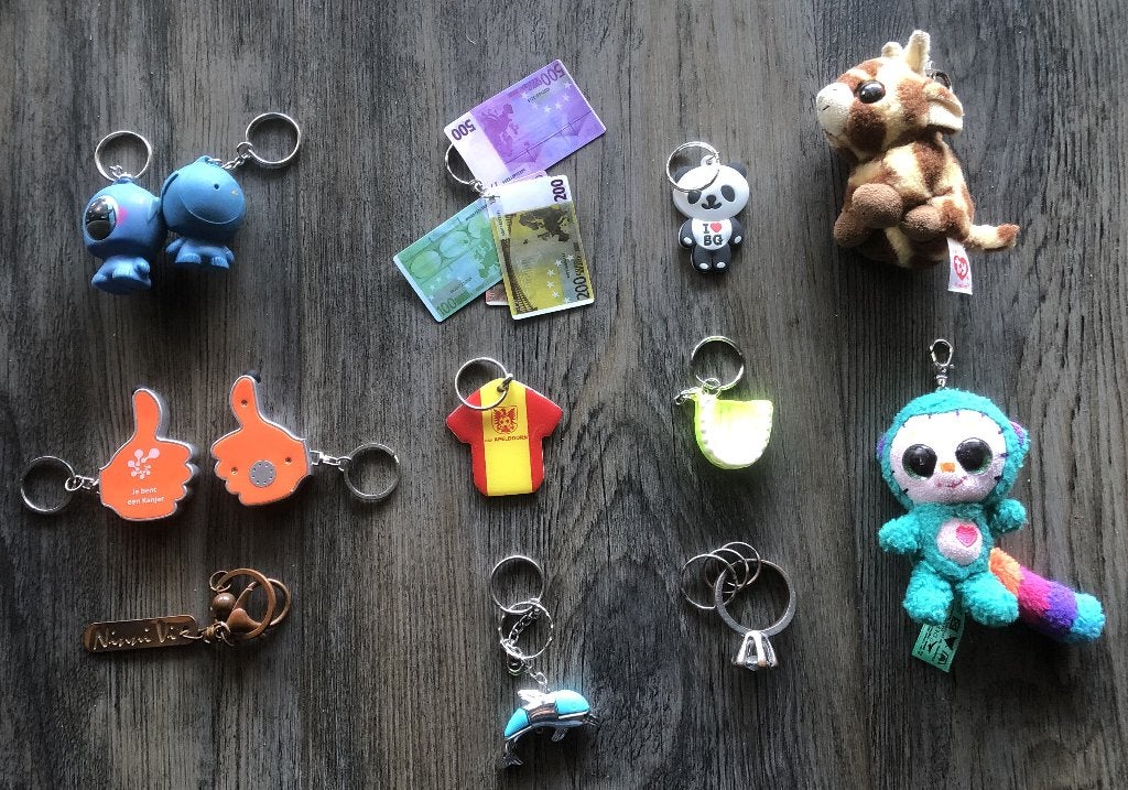 COLLECTIE VAN 13 SLEUTELHANGERS, Ophalen of Verzenden, Zo goed als nieuw
