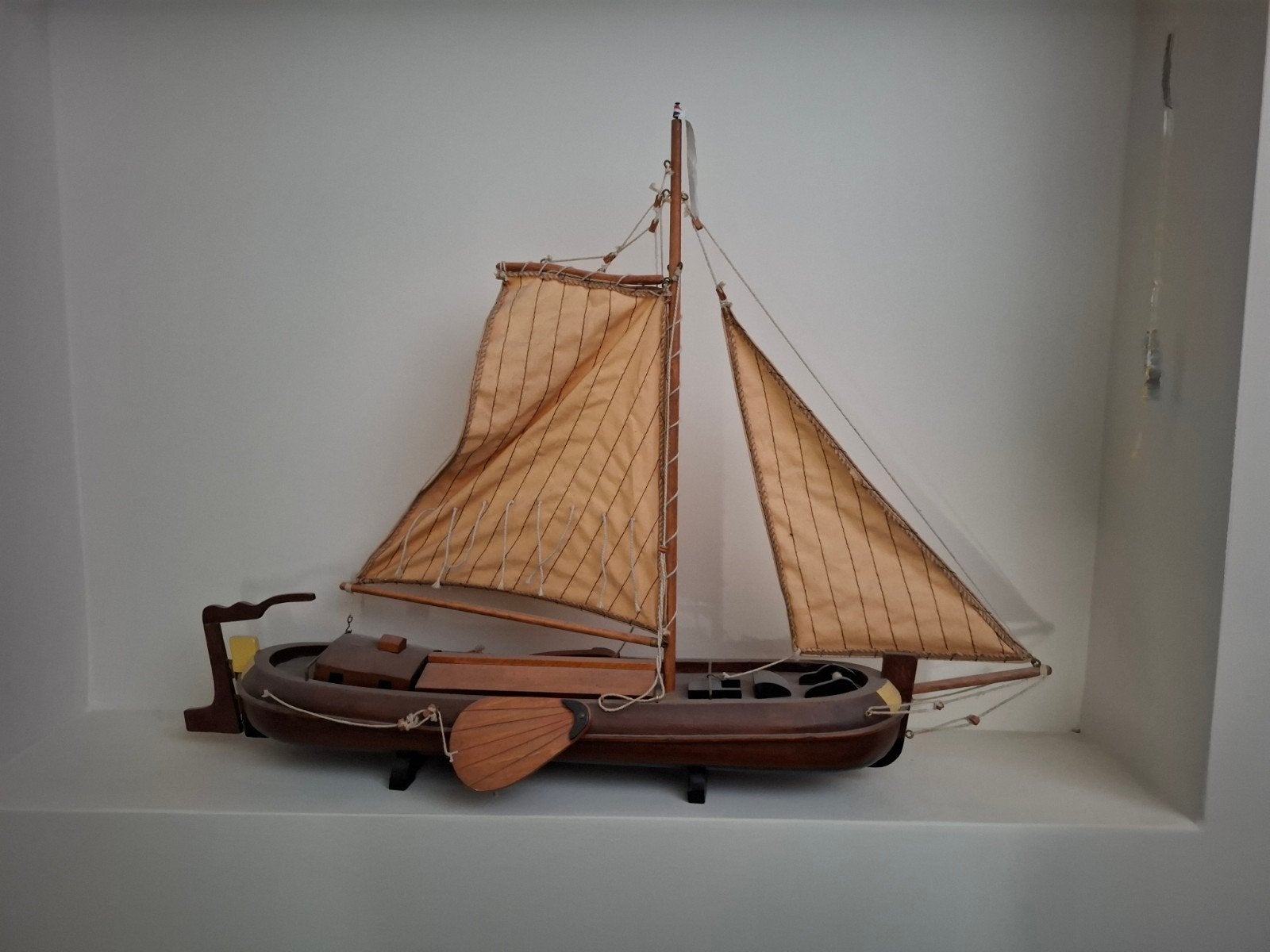 Prachtig houten zeilboot model, handgemaakt, Hobby en Vrije tijd, Ophalen, Zo goed als nieuw, Groter dan 1:32, Overige merken