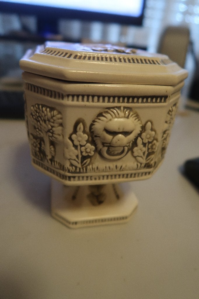 sierpot , hoogte 16 cm, drie figuren met levensboom, Ophalen of Verzenden