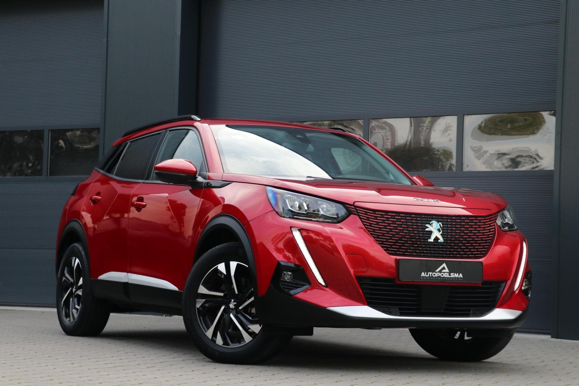 Peugeot e-2008 EV Allure Pack 50 kWh Lane Assist PDC Camera, Auto's, 330 km, 136 pk, Gebruikt, Zwart