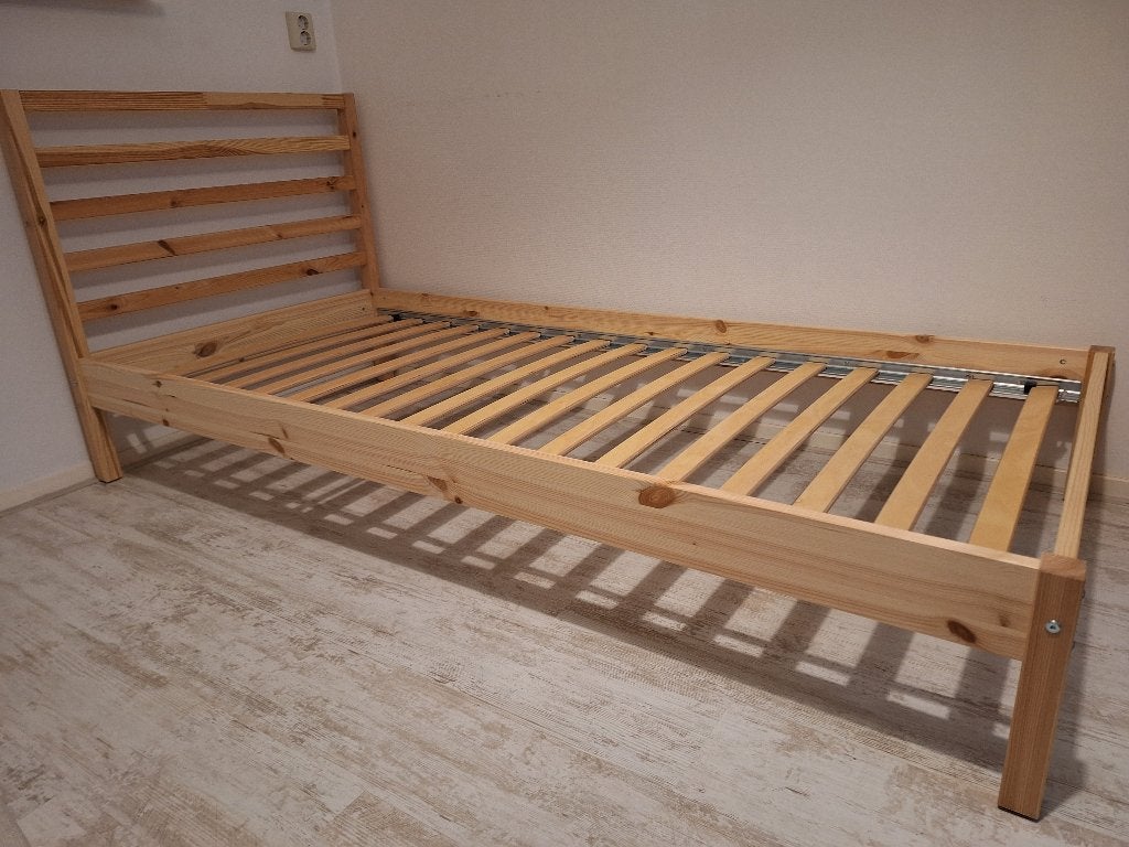 Bedframe/ledikant/bed, Ophalen, 90 cm, Zo goed als nieuw, 200 cm