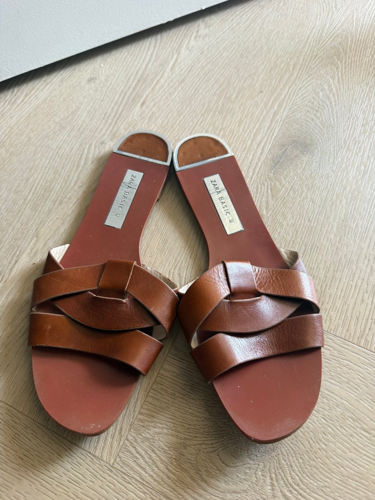 Bruine slippers, Ophalen of Verzenden, Zo goed als nieuw, Bruin