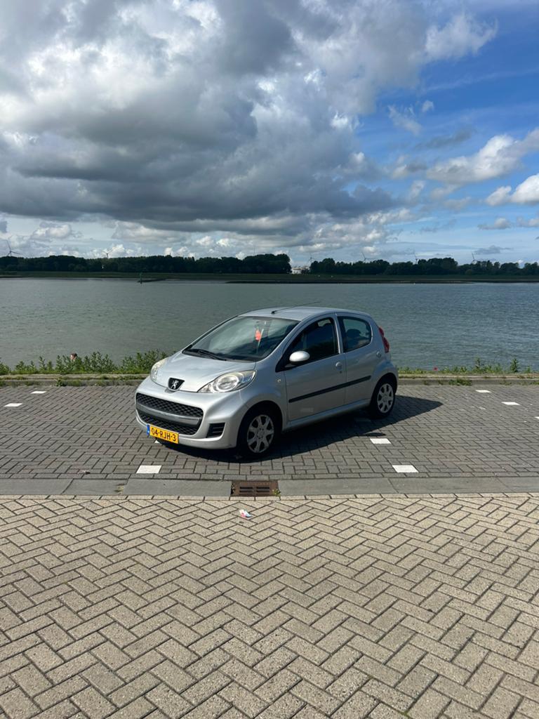 Peugeot 107 1.0 12V 5DR 2011 Grijs NIEUWE KOPPELING+APK, Auto's, Voorwielaandrijving, 4 stoelen, 68 pk, Origineel Nederlands