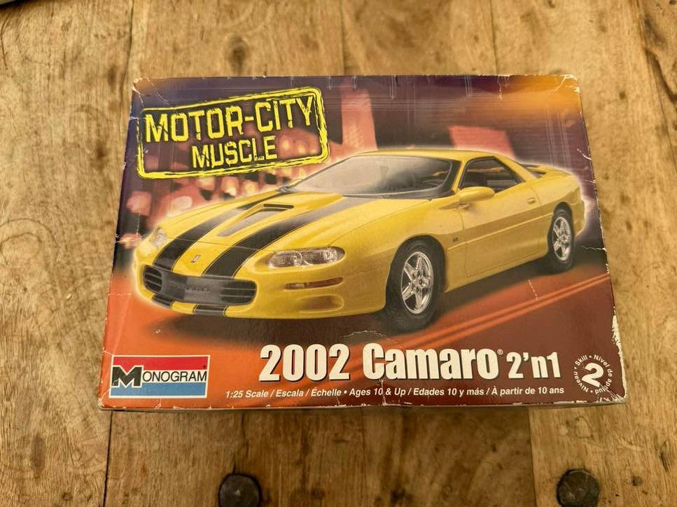 Monogram 2002 Camaro 2-in-1 modelbouwkit, Hobby en Vrije tijd, Auto, Groter dan 1:32, Nieuw, Ophalen of Verzenden