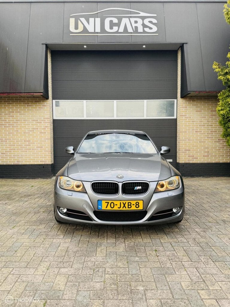 BMW 3-serie 318i LCI High Executive|Automaat|Leer|Cruis|Navi, Automaat, Achterwielaandrijving, Sedan, Zilver of Grijs