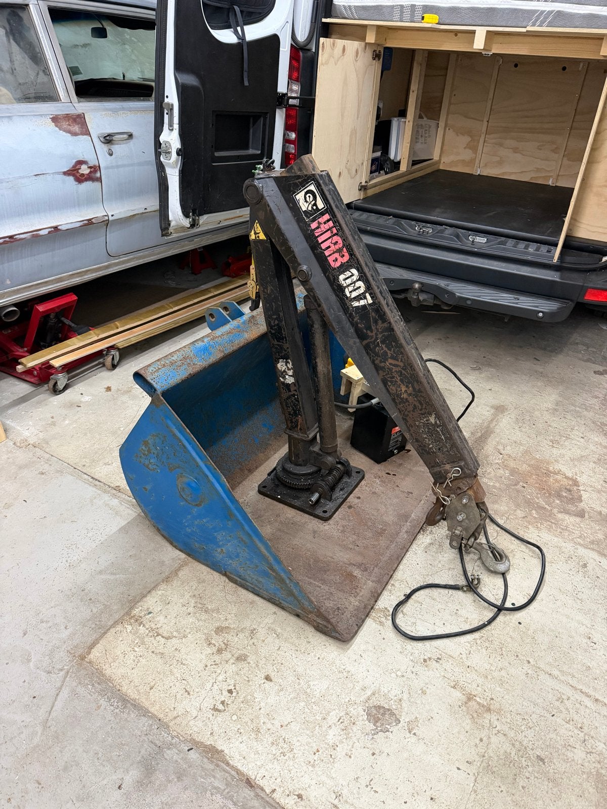 Hiab 007 met nieuwe Vevor 12V hydraulische unit, Ophalen