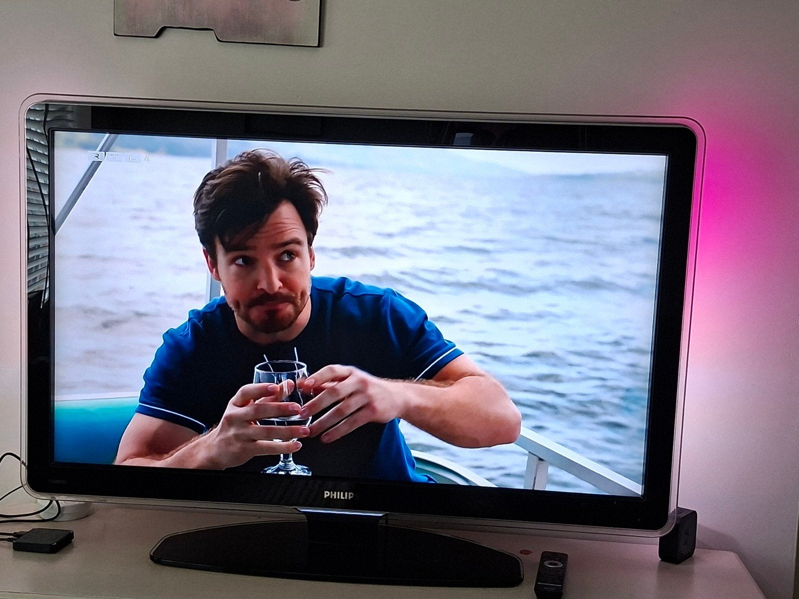 Philips Cineos 47 inch (119 cm)Full HD TV met ambilight en a, Ophalen, Philips, 50 Hz, 100 cm of meer