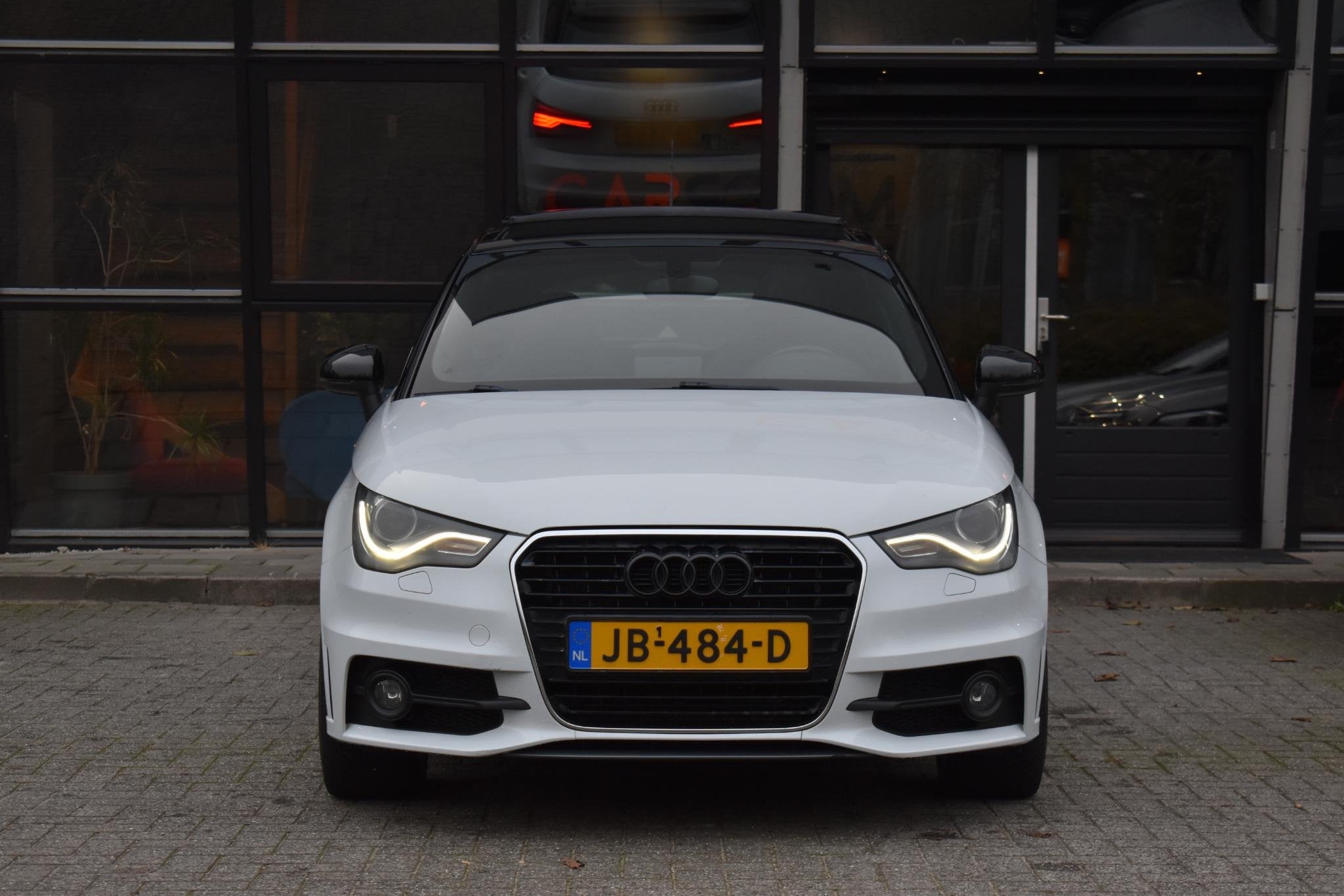 Audi A1 Sportback 1.4 TFSI S Line Nw.Motor Kuipstoelen Xenon, Auto's, Zwart, 4 cilinders, 4 stoelen, Leder en Stof