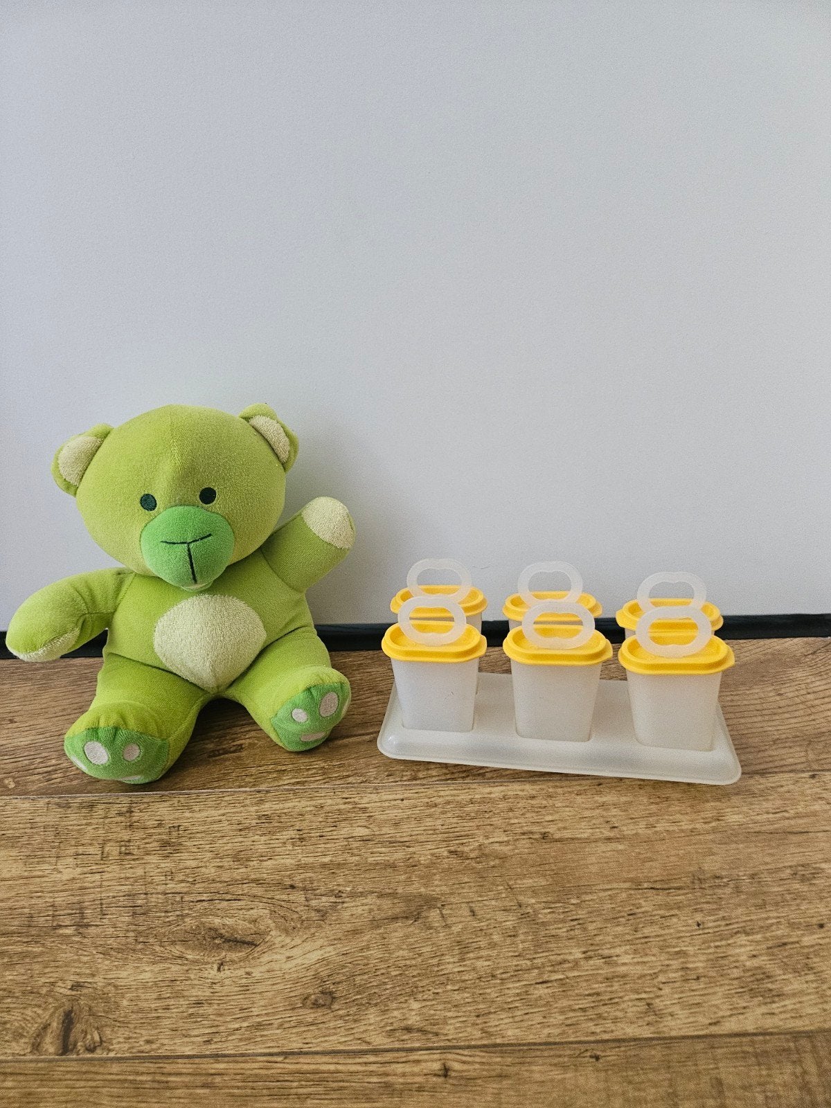 Tupperware ijsjes maker set doorzichtig geel €7,50, Gebruikt, Geel, Overige typen, Ophalen of Verzenden