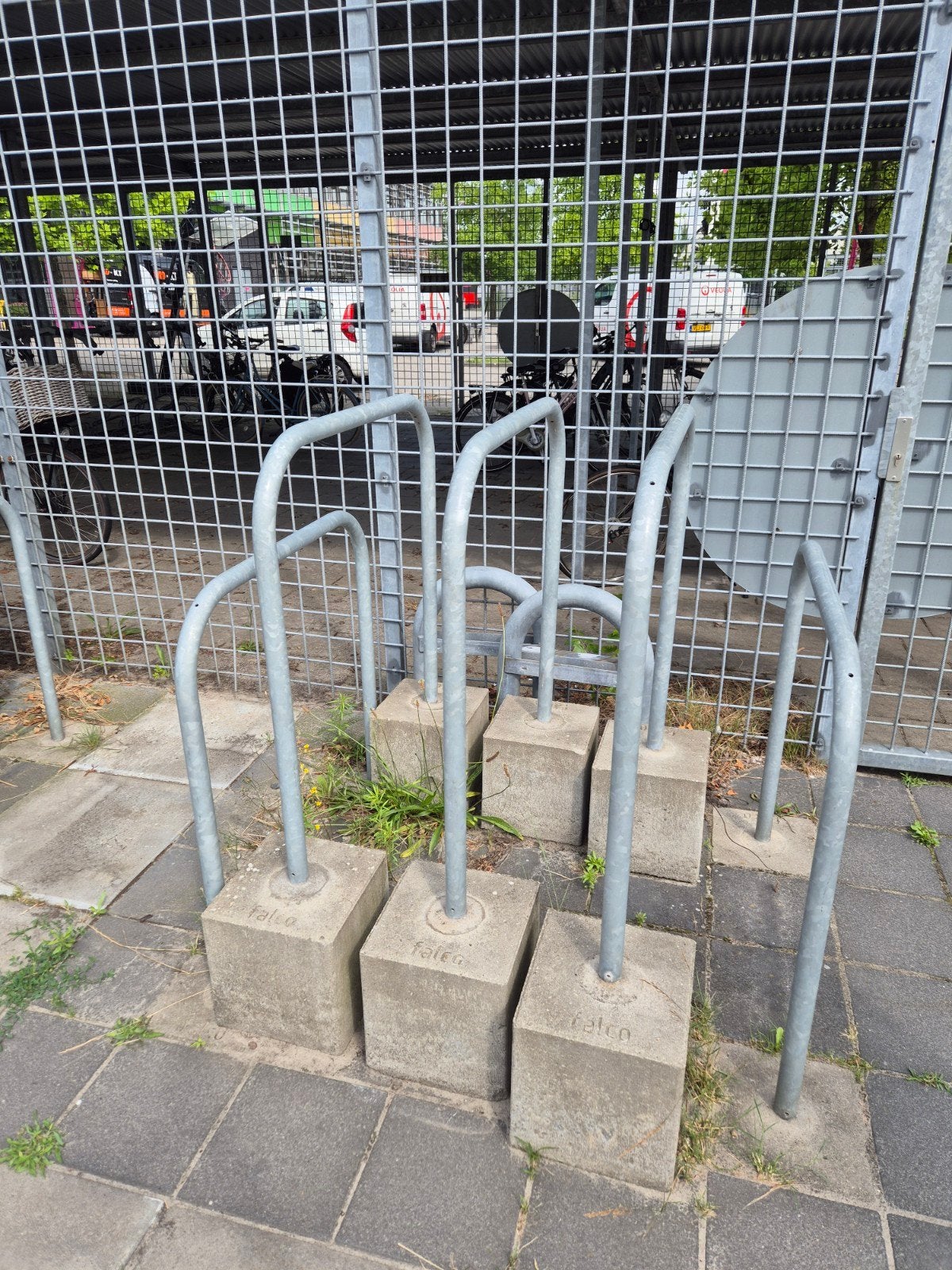 3 fietsenrekken met betonnen voet. Nietjes genoemd., Ophalen, Gebruikt