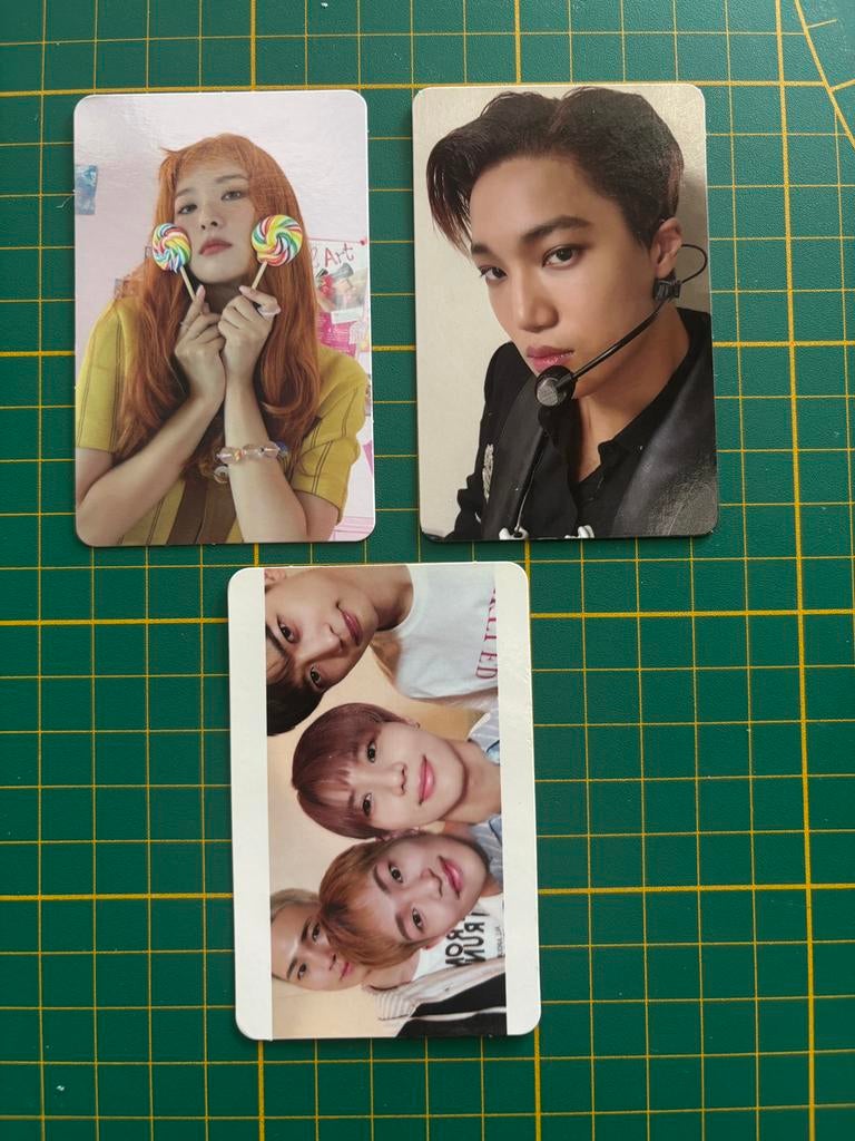 Officiële fotokaarten SHINee / Red Velvet / SuperM, Verzenden, Zo goed als nieuw, Foto of Kaart