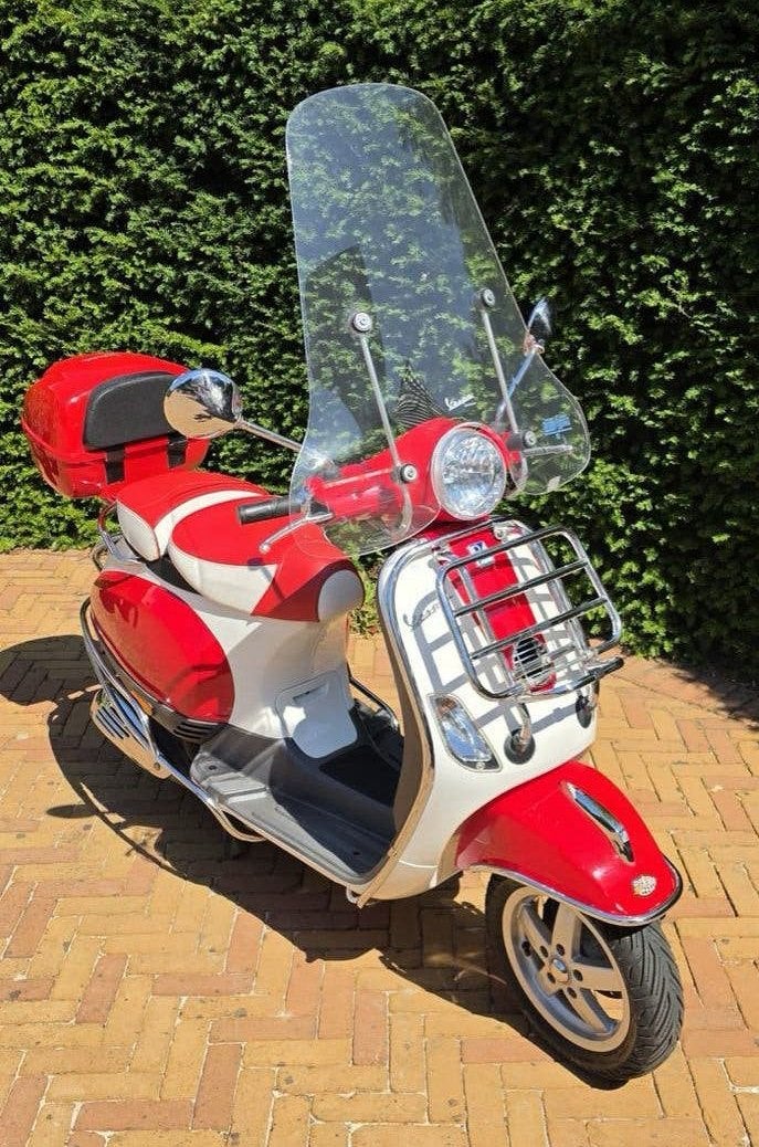 Unieke Custom Vespa LX 50 - Geel Kenteken 45 km - milieuzone, Fietsen en Brommers, Scooters | Vespa, Ophalen, Gebruikt, Maximaal 45 km/u