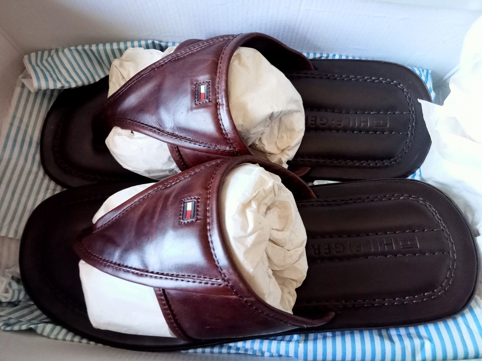 Nieuwe Tommy Hilfiger Slippers Maat 41, Ophalen of Verzenden, Nieuw, Bruin, Slippers