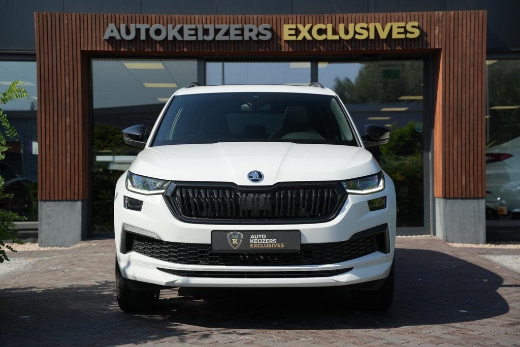 Skoda Kodiaq 1.5 TSI MHEV Sportline Business 7p, Auto's, Skoda, 4 cilinders, 150 pk, 7 stoelen, Wit