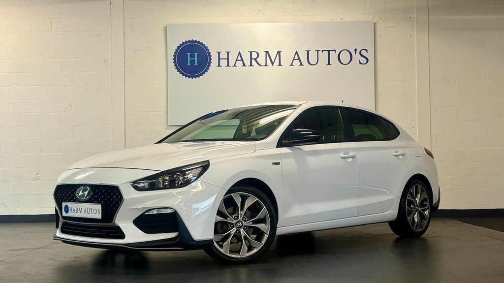 Hyundai I30 Fastback 1.4 T-GDI N Line 140pk LED / PDC / Cuis, Voorwielaandrijving, Stof, Zwart, 4 cilinders
