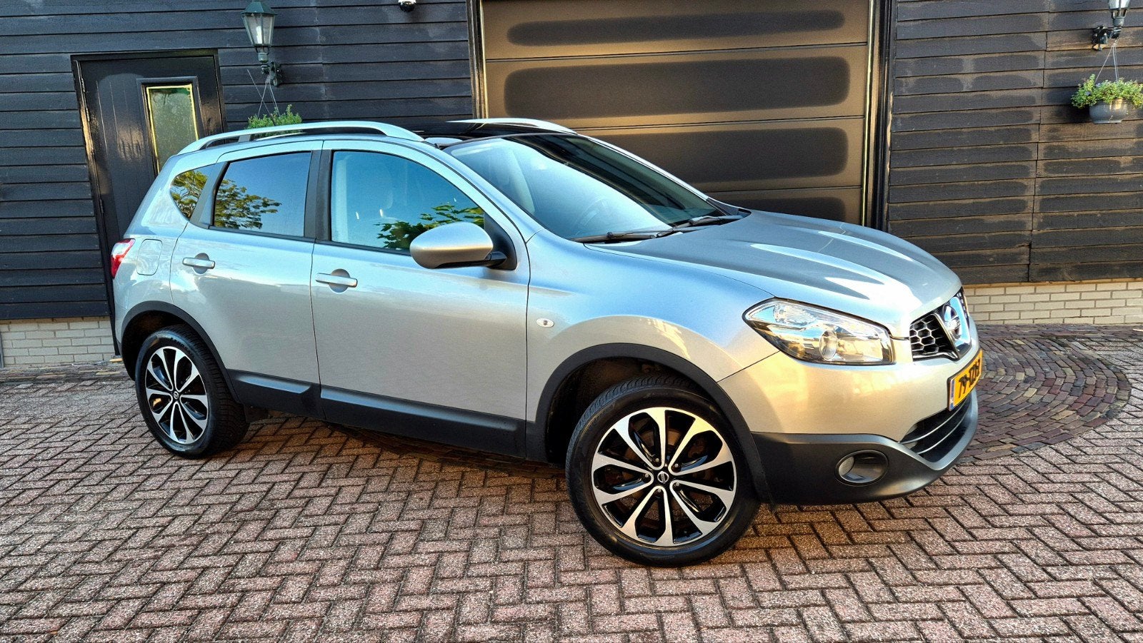 Foto 5 van Nissan Qashqai 1.6 2012 Grijs/Connect Edition/Pano/ Inruil m